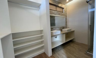 South Forbes Villas 5 Bedrooms House and Lot for Sale