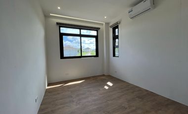 South Forbes Villas 5 Bedrooms House and Lot for Sale