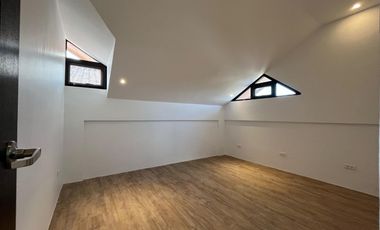 South Forbes Villas 5 Bedrooms House and Lot for Sale