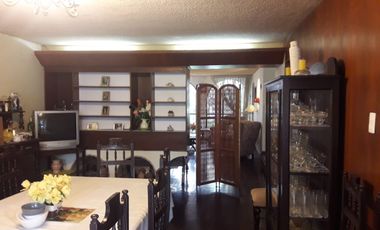 SAN ISIDRO VENDO HERMOSA CASA  CON JARDIN AMPLIO
