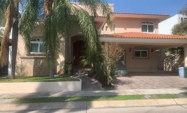 Casa en Venta en Residencial Los Frailes Zapopan Exclusividad y Confort