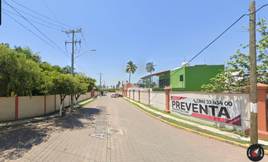 Casa ubicada en colonia México, Manzanillo. Con 3 recamaras y 168m2. Con Acceso controlado. A unos minutos de Playa Tortuga.