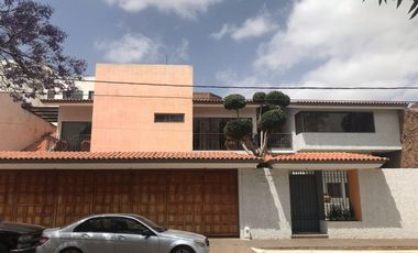 CASA GRANDE EN VENTA POR PARQUE TANGAMANGA