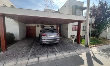 Casa Mediterránea en Terreno de 480 m², Condominio El Arado, Tiltil.