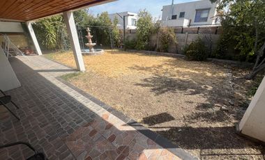 Casa Mediterránea en Terreno de 480 m², Condominio El Arado, Tiltil.