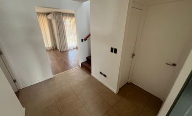 Casa Mediterránea en Terreno de 480 m², Condominio El Arado, Tiltil.