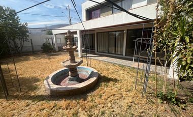 Casa Mediterránea en Terreno de 480 m², Condominio El Arado, Tiltil.