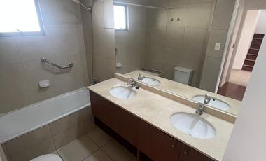 Casa Mediterránea en Terreno de 480 m², Condominio El Arado, Tiltil.