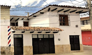 PRECIOSA CASA DE DOS NIVELES