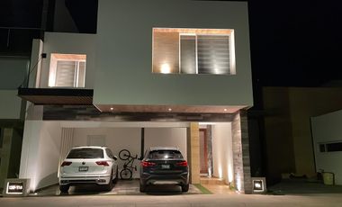 Casa en Venta en Fracc. Alto Lago Residencial de 4 habitaciones