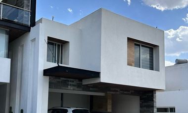 Casa en Venta en Fracc. Alto Lago Residencial de 4 habitaciones