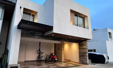 Casa en Venta en Fracc. Alto Lago Residencial de 4 habitaciones