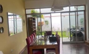 MAGDALENA DEL MAR  VENDO CASA FRENTE A PARQUE