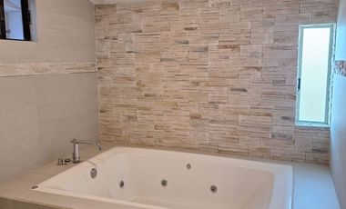 Casa en Venta en Terrazas, Col. Tequis, a unos pasos del colegio de contadores.