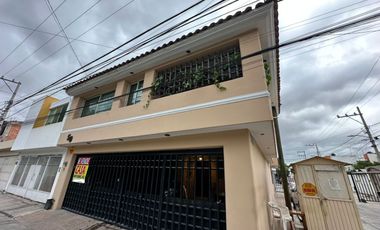 Casa en Venta en Terrazas, Col. Tequis, a unos pasos del colegio de contadores.