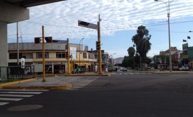 Venta terreno en esquina en la Avenida T. Marsano con Surco
