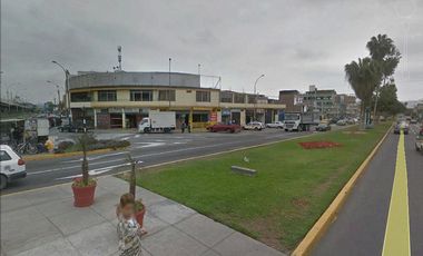 Venta terreno en esquina en la Avenida T. Marsano con Surco