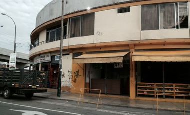 Venta terreno en esquina en la Avenida T. Marsano con Surco