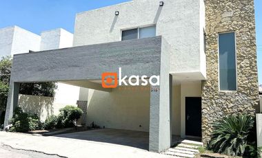 Casa en Renta en Fraccionamiento Privada Acueducto, Santa Catarina, UDEM.