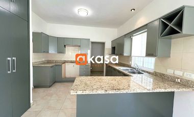 Casa en Renta en Fraccionamiento Privada Acueducto, Santa Catarina, UDEM.