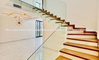 CASA EN VENTA  FRACC. ALTOZANO $5,520,000.