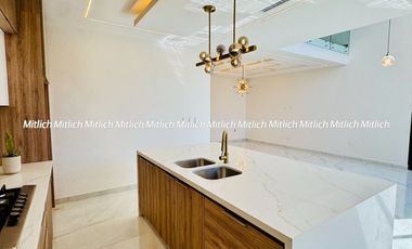 CASA EN VENTA  FRACC. ALTOZANO $5,520,000.