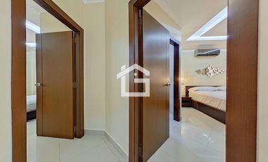 Apartamento Amoblado de 3 Habitaciones en Planta Baja en Urb. La Riviera con Patio y Muebles Exclusivos