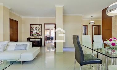 Apartamento Amoblado de 3 Habitaciones en Planta Baja en Urb. La Riviera con Patio y Muebles Exclusivos