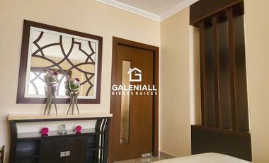 Apartamento Amoblado de 3 Habitaciones en Planta Baja en Urb. La Riviera con Patio y Muebles Exclusivos
