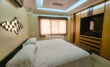 Apartamento Amoblado de 3 Habitaciones en Planta Baja en Urb. La Riviera con Patio y Muebles Exclusivos