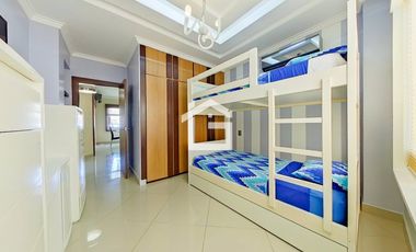Apartamento Amoblado de 3 Habitaciones en Planta Baja en Urb. La Riviera con Patio y Muebles Exclusivos