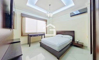 Apartamento Amoblado de 3 Habitaciones en Planta Baja en Urb. La Riviera con Patio y Muebles Exclusivos