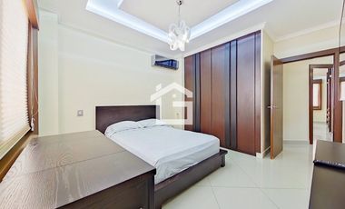 Apartamento Amoblado de 3 Habitaciones en Planta Baja en Urb. La Riviera con Patio y Muebles Exclusivos