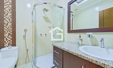 Apartamento Amoblado de 3 Habitaciones en Planta Baja en Urb. La Riviera con Patio y Muebles Exclusivos
