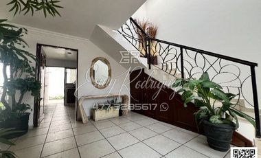 CASA EN RENTA, REAL DE BUGAMBILIAS, 3 REC. 2 CON BAÑO, 3 AUTOS, AMUEBLADA, EQUIPADA