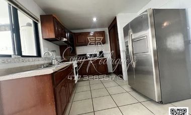 CASA EN RENTA, REAL DE BUGAMBILIAS, 3 REC. 2 CON BAÑO, 3 AUTOS, AMUEBLADA, EQUIPADA