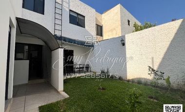 CASA EN RENTA, REAL DE BUGAMBILIAS, 3 REC. 2 CON BAÑO, 3 AUTOS, AMUEBLADA, EQUIPADA