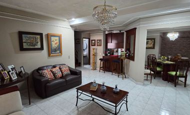 ¡Vendo Casa en Urdesa Central Sector Colegio Santo Domingo de Guzmán!