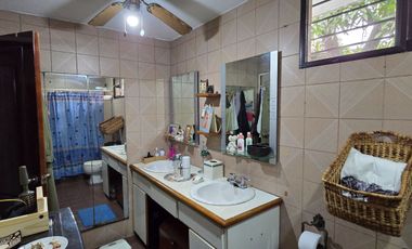 ¡Vendo Casa en Urdesa Central Sector Colegio Santo Domingo de Guzmán!