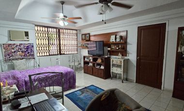¡Vendo Casa en Urdesa Central Sector Colegio Santo Domingo de Guzmán!