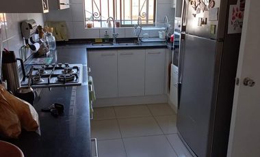 Se vende casa , 200 M2 , en condominio Laguna del Sol, Padre Hurtado
