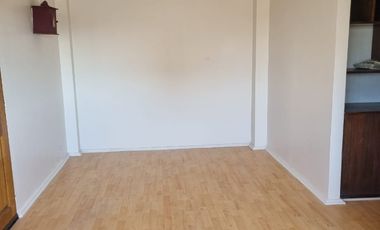 SE VENDE DEPARTAMENTO FRENTE PLAZA PINTO