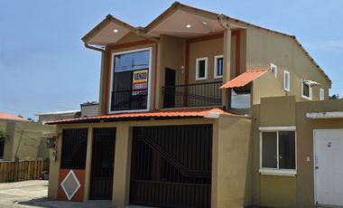 Vendo Casa de 4 Dormitorios c/u con Baño en Villa del Rey - Rey Carlos