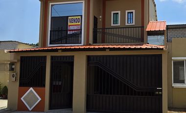 Vendo Casa de 4 Dormitorios c/u con Baño en Villa del Rey - Rey Carlos
