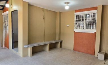 Vendo Casa de 4 Dormitorios c/u con Baño en Villa del Rey - Rey Carlos