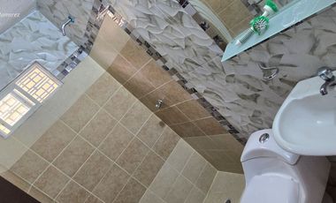 Vendo Casa de 4 Dormitorios c/u con Baño en Villa del Rey - Rey Carlos