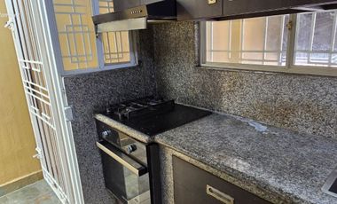 Vendo Casa de 4 Dormitorios c/u con Baño en Villa del Rey - Rey Carlos