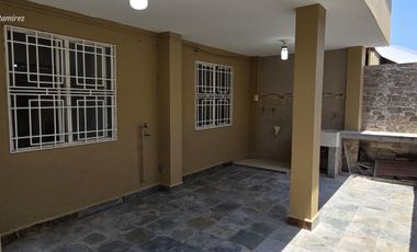 Vendo Casa de 4 Dormitorios c/u con Baño en Villa del Rey - Rey Carlos