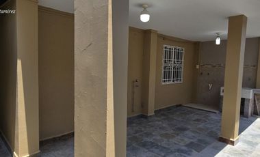 Vendo Casa de 4 Dormitorios c/u con Baño en Villa del Rey - Rey Carlos