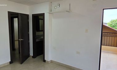 Vendo Casa de 4 Dormitorios c/u con Baño en Villa del Rey - Rey Carlos
